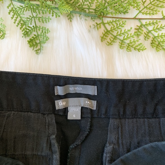 Gap Stretch Mid Rise Shorts - Picture 2 of 3
